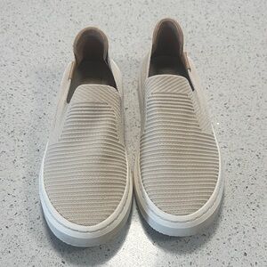 Women’s UGG slip on - Beige